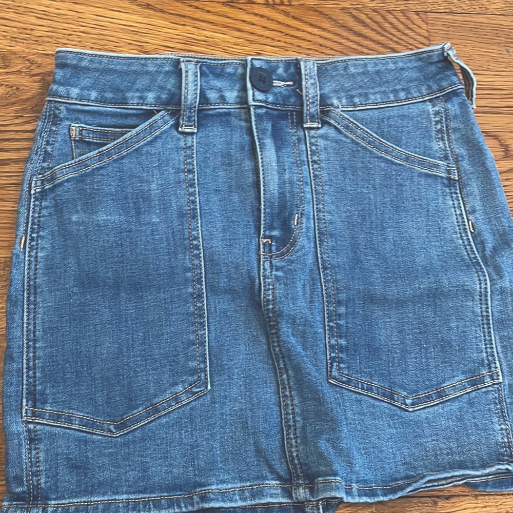 Mercian Eagle medium wash mini denim skirt